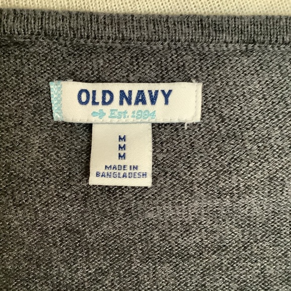 Old Navy M Grey V Neck. - Picture 4 of 5